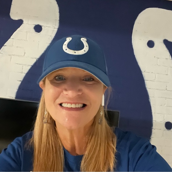 Meet your Posher, Pamela - Picture 2 of 2